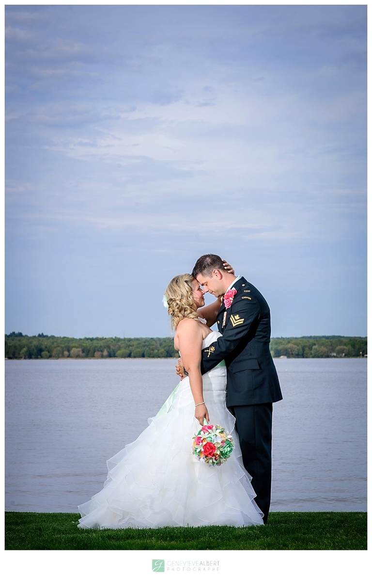 mariage militaire, photographe, military wedding, hawkesbury, chutes à blondeau, gatineau ottawa wedding photographer, genevieve albert, haie d'honneur