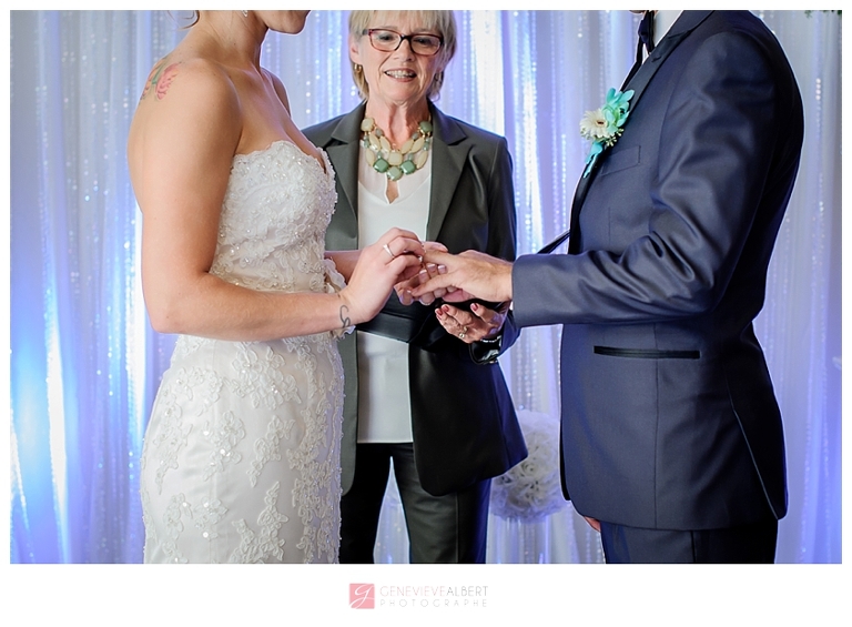 mariage sous la pluie, photographe, mariage rockland, ottawa, wedding photographe, raine day, river rock inn, cat