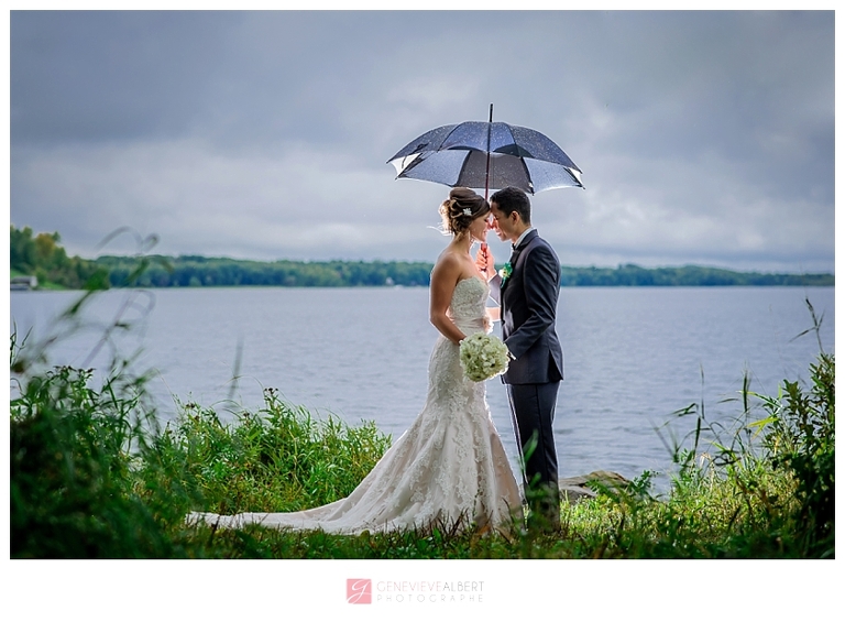 mariage sous la pluie, photographe, mariage rockland, ottawa, wedding photographe, raine day, river rock inn, cat