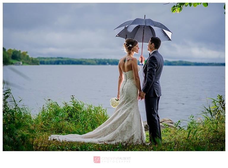 mariage sous la pluie, photographe, mariage rockland, ottawa, wedding photographe, raine day, river rock inn, cat
