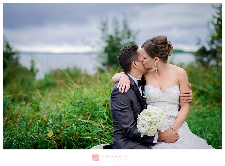 mariage sous la pluie, photographe, mariage rockland, ottawa, wedding photographe, raine day, river rock inn, cat