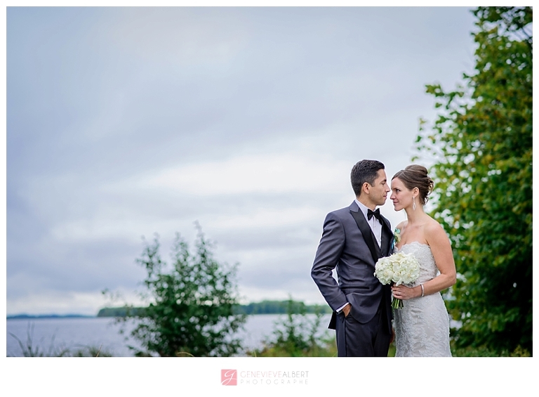 mariage sous la pluie, photographe, mariage rockland, ottawa, wedding photographe, raine day, river rock inn, cat