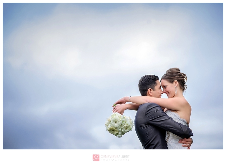 mariage sous la pluie, photographe, mariage rockland, ottawa, wedding photographe, raine day, river rock inn, cat