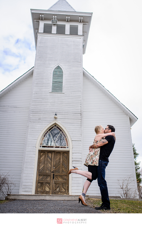 fiancailles, engagement, cumberland heritage village museum, vintage, gas station, barn, old house, ottawa, rockland, photographer, photographe, genevieve albert photographe