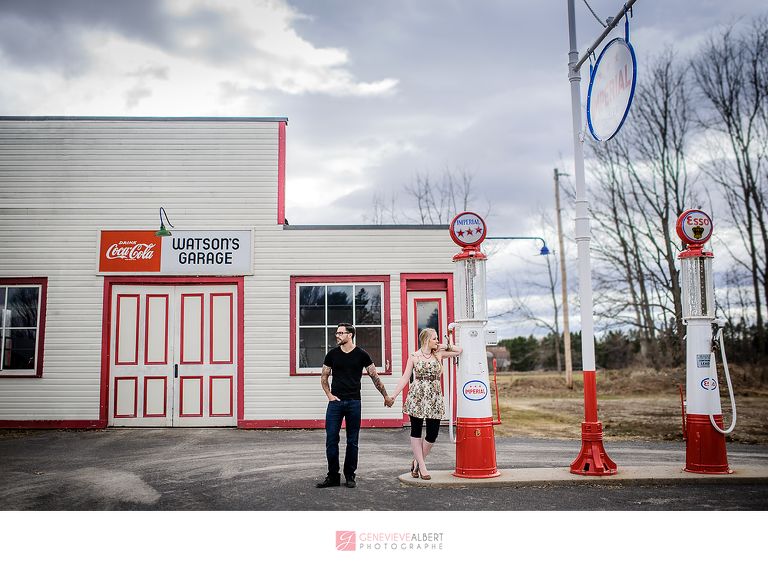 fiancailles, engagement, cumberland heritage village museum, vintage, gas station, barn, old house, ottawa, rockland, photographer, photographe, genevieve albert photographe