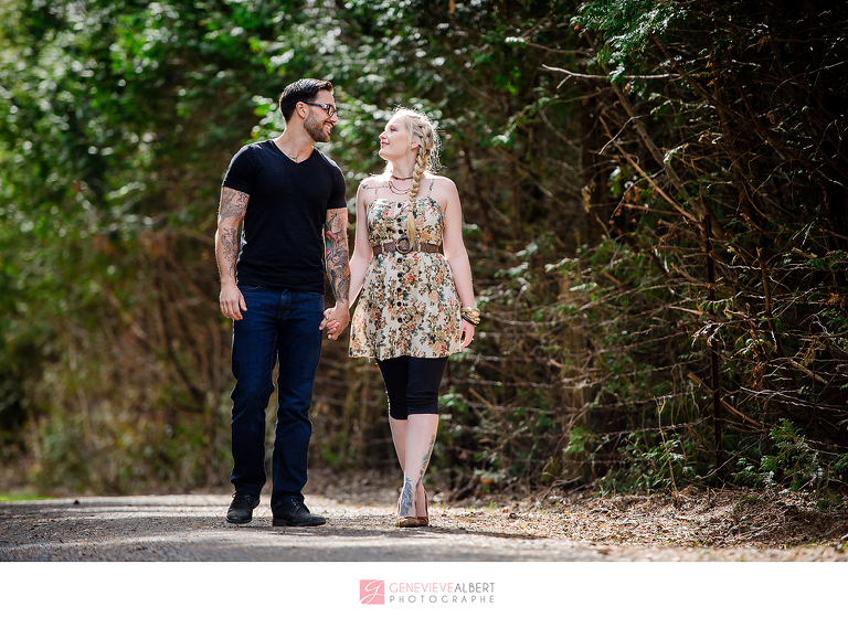 fiancailles, engagement, cumberland heritage village museum, vintage, gas station, barn, old house, ottawa, rockland, photographer, photographe, genevieve albert photographs, train, railroad
