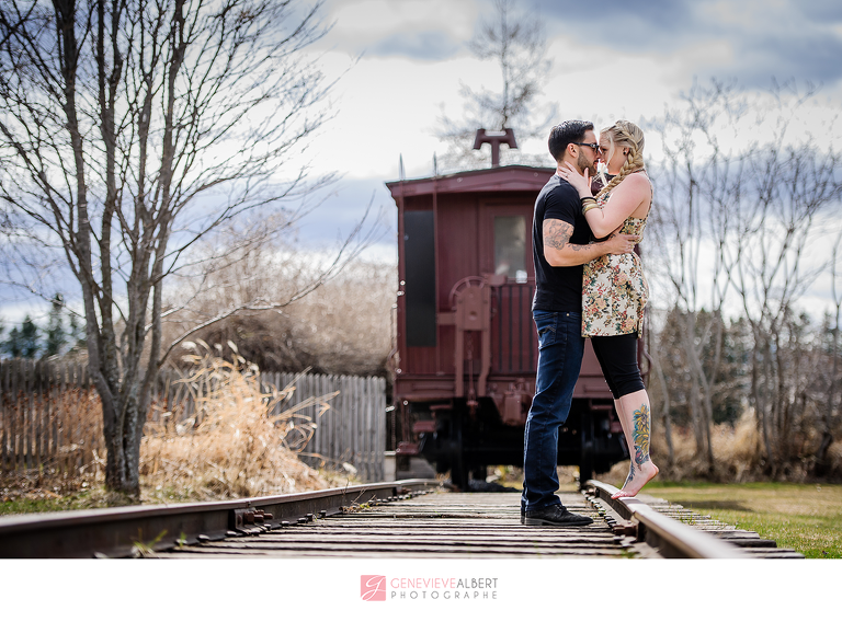 fiancailles, engagement, cumberland heritage village museum, vintage, gas station, barn, old house, ottawa, rockland, photographer, photographe, genevieve albert photographs, train, railroad