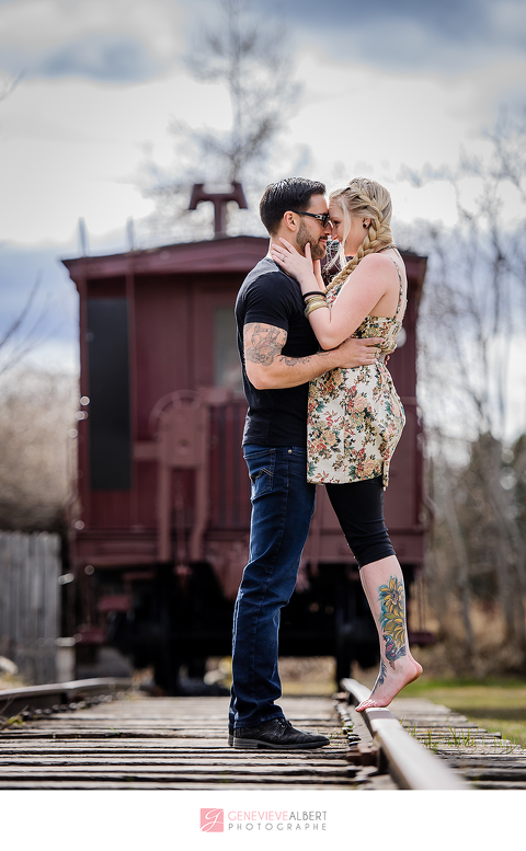 fiancailles, engagement, cumberland heritage village museum, vintage, gas station, barn, old house, ottawa, rockland, photographer, photographe, genevieve albert photographs, train, railroad