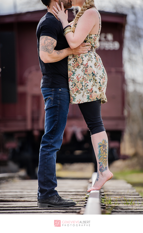 fiancailles, engagement, cumberland heritage village museum, vintage, gas station, barn, old house, ottawa, rockland, photographer, photographe, genevieve albert photographs, train, railroad