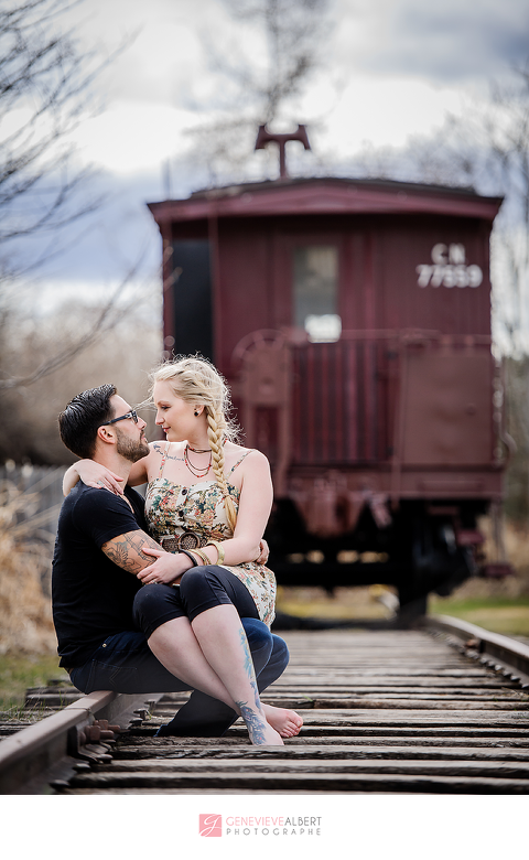 fiancailles, engagement, cumberland heritage village museum, vintage, gas station, barn, old house, ottawa, rockland, photographer, photographe, genevieve albert photographs, train, railroad