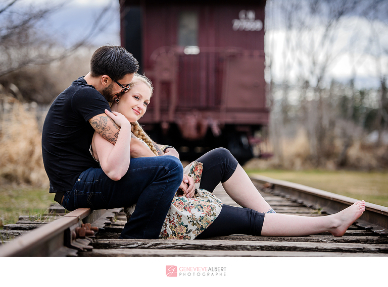 fiancailles, engagement, cumberland heritage village museum, vintage, gas station, barn, old house, ottawa, rockland, photographer, photographe, genevieve albert photographs, train, railroad