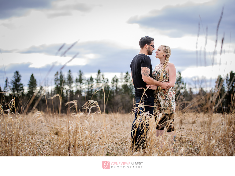 fiancailles, engagement, cumberland heritage village museum, vintage, gas station, barn, old house, ottawa, rockland, photographer, photographe, genevieve albert photographs, train, railroad