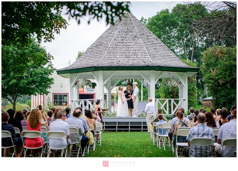 mariage champêtre, garden wedding, musée de cumberland, museum, rustic, rustique, yellow, genevieve albert photographe