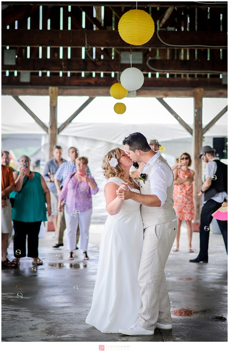 mariage champêtre, garden wedding, musée de cumberland, museum, rustic, rustique, yellow, genevieve albert photographe