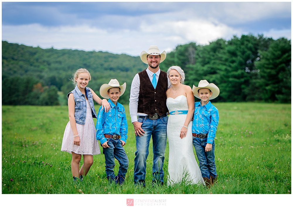 grange, mariage, ferme, cowboy, ranch, wedding, barn, country, photographer, genevieve albert, photographs, st-andré-avellin, chevaux, horse,