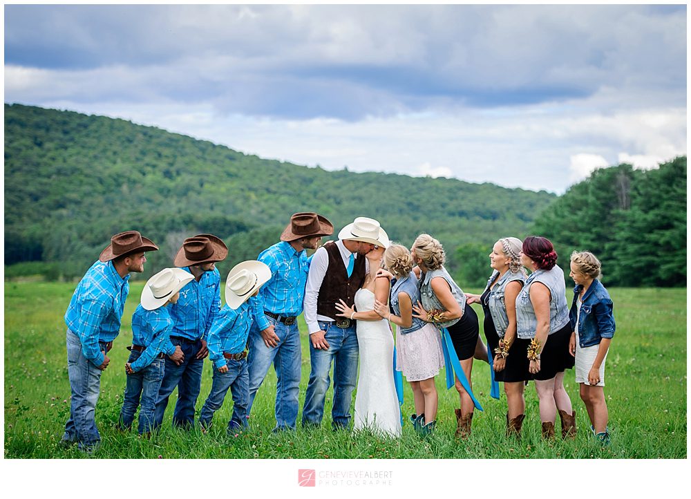 grange, mariage, ferme, cowboy, ranch, wedding, barn, country, photographer, genevieve albert, photographs, st-andré-avellin, chevaux, horse,