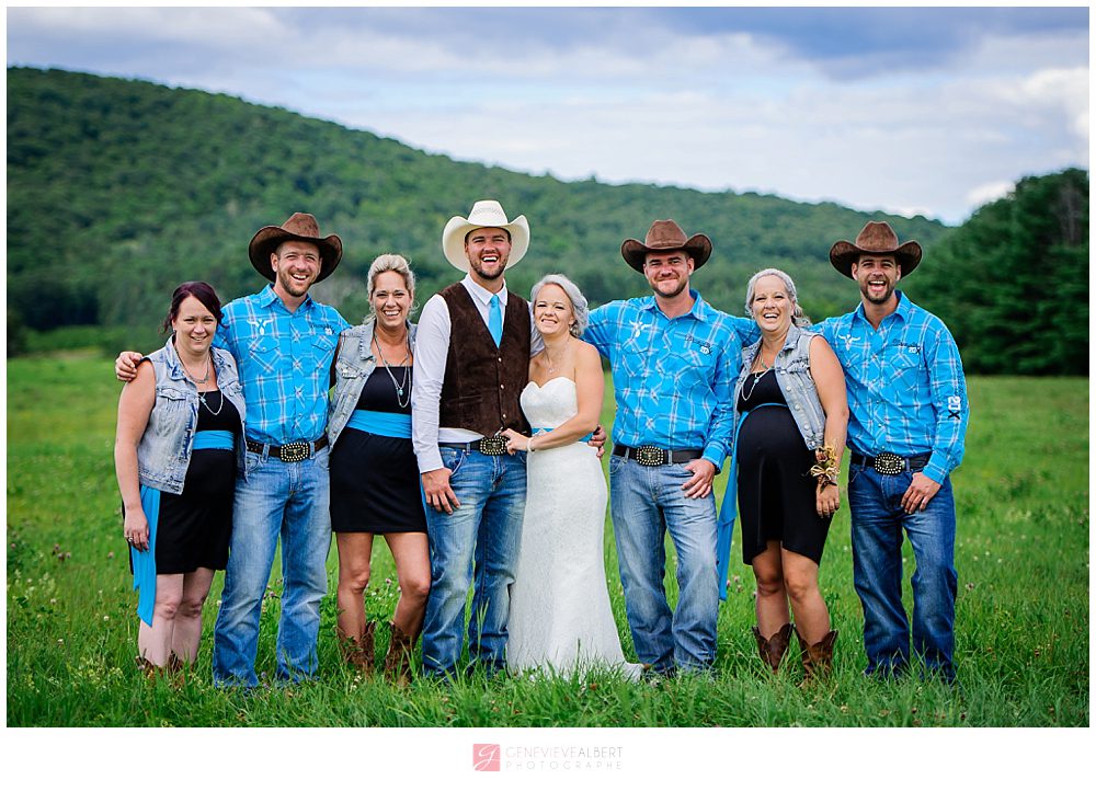 grange, mariage, ferme, cowboy, ranch, wedding, barn, country, photographer, genevieve albert, photographs, st-andré-avellin, chevaux, horse,