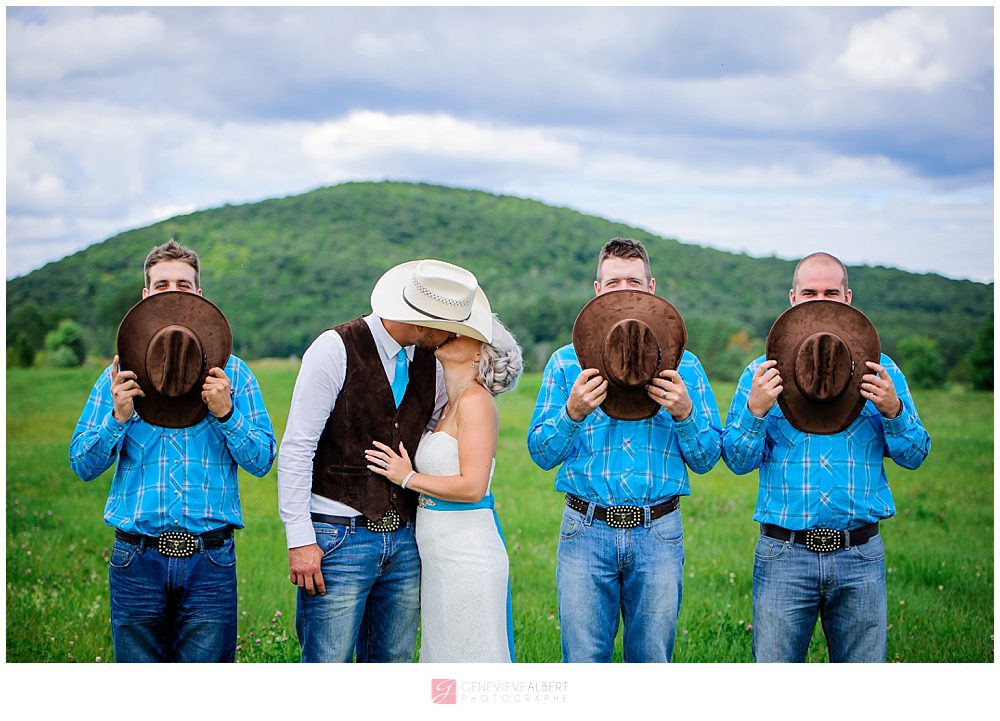 grange, mariage, ferme, cowboy, ranch, wedding, barn, country, photographer, genevieve albert, photographs, st-andré-avellin, chevaux, horse,
