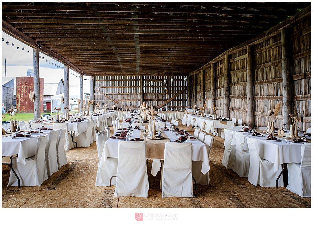 grange, mariage, ferme, cowboy, ranch, wedding, barn, country, photographer, genevieve albert, photographs, st-andré-avellin, chevaux, horse,