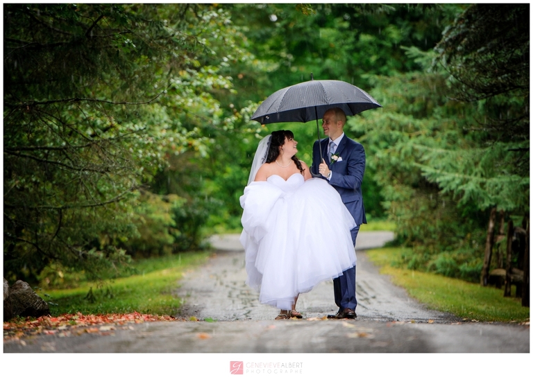 Strathmere, wedding, venue, mariage, pluvieux, rainy, photographer, photographe, genevieve albert, rustic, ottawa