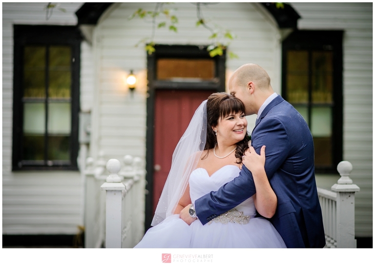 Strathmere, wedding, venue, mariage, pluvieux, rainy, photographer, photographe, genevieve albert, rustic, ottawa