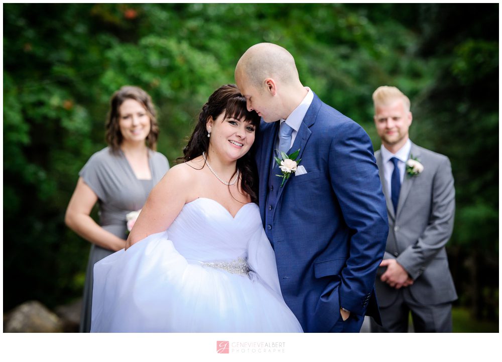 Strathmere, wedding, venue, mariage, pluvieux, rainy, photographer, photographe, genevieve albert, rustic, ottawa