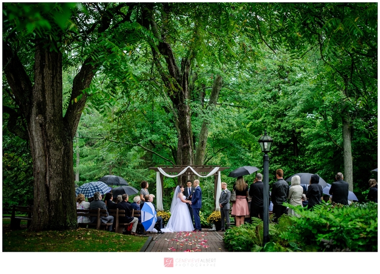 Strathmere, wedding, venue, mariage, pluvieux, rainy, photographer, photographe, genevieve albert, rustic, ottawa