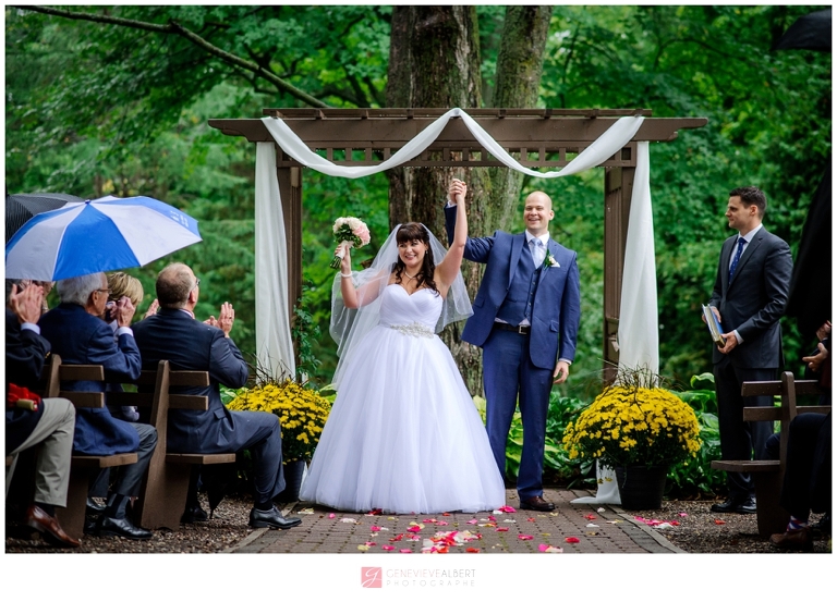 Strathmere, wedding, venue, mariage, pluvieux, rainy, photographer, photographe, genevieve albert, rustic, ottawa