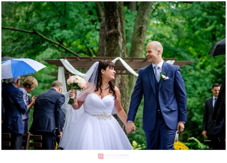 Strathmere, wedding, venue, mariage, pluvieux, rainy, photographer, photographe, genevieve albert, rustic, ottawa