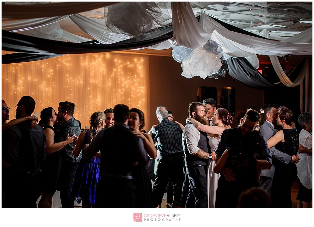 Mariage, wedding, amos, abitibi, bikers, motards, harley davidson, bucheron, lumberjack wedding, motorcycle, moto, Honda Carella, photographe, hotel des eskers