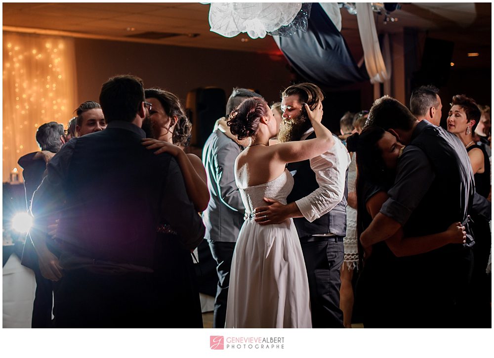 Mariage, wedding, amos, abitibi, bikers, motards, harley davidson, bucheron, lumberjack wedding, motorcycle, moto, Honda Carella, photographe, hotel des eskers